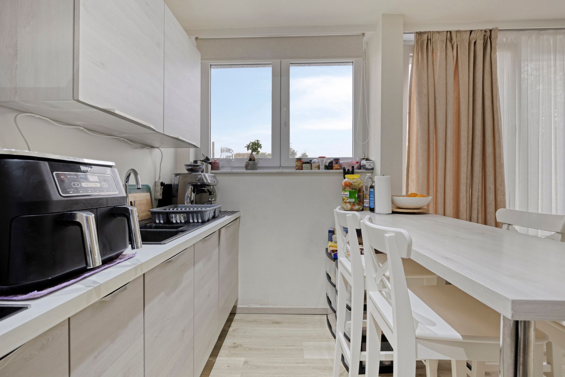 Instapklaar appartement met twee slaapkamers in Berchem. foto 9