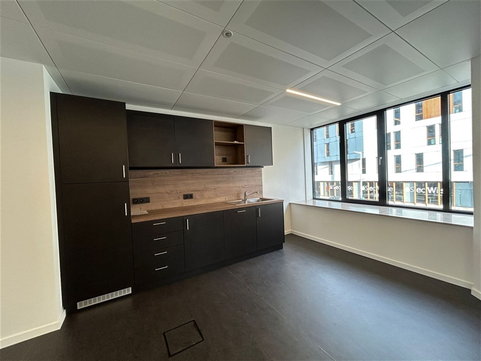Volledig rerenoveerde kantoren te huur vanaf 150 m² foto 20