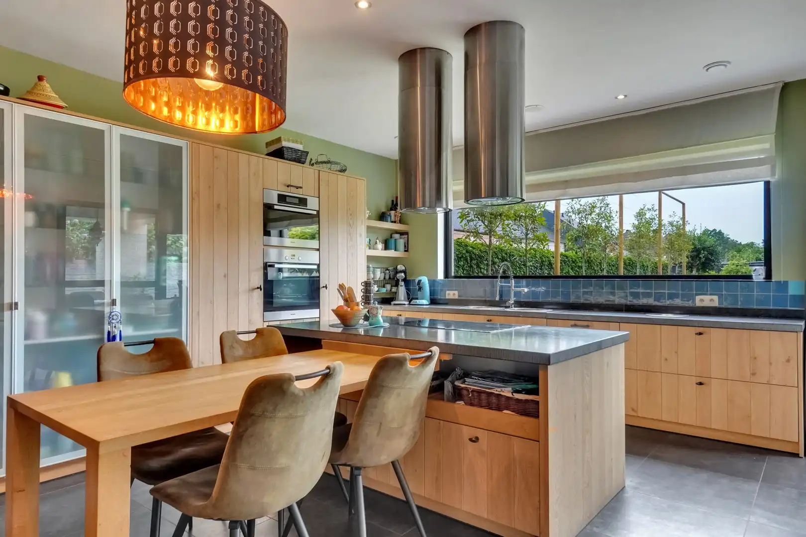 INSTAPKLARE GEZINSWONING MET 4 SLAAPKAMERS, ZWEMBAD EN PRACHTIGE TUIN OP 609M2 TE MAASMECHELEN foto 9