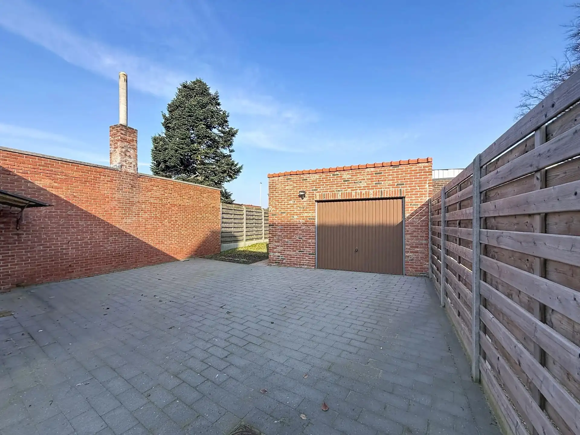 Halfopen bebouwing met 3 slaapkamers en een ruime tuin. foto 24