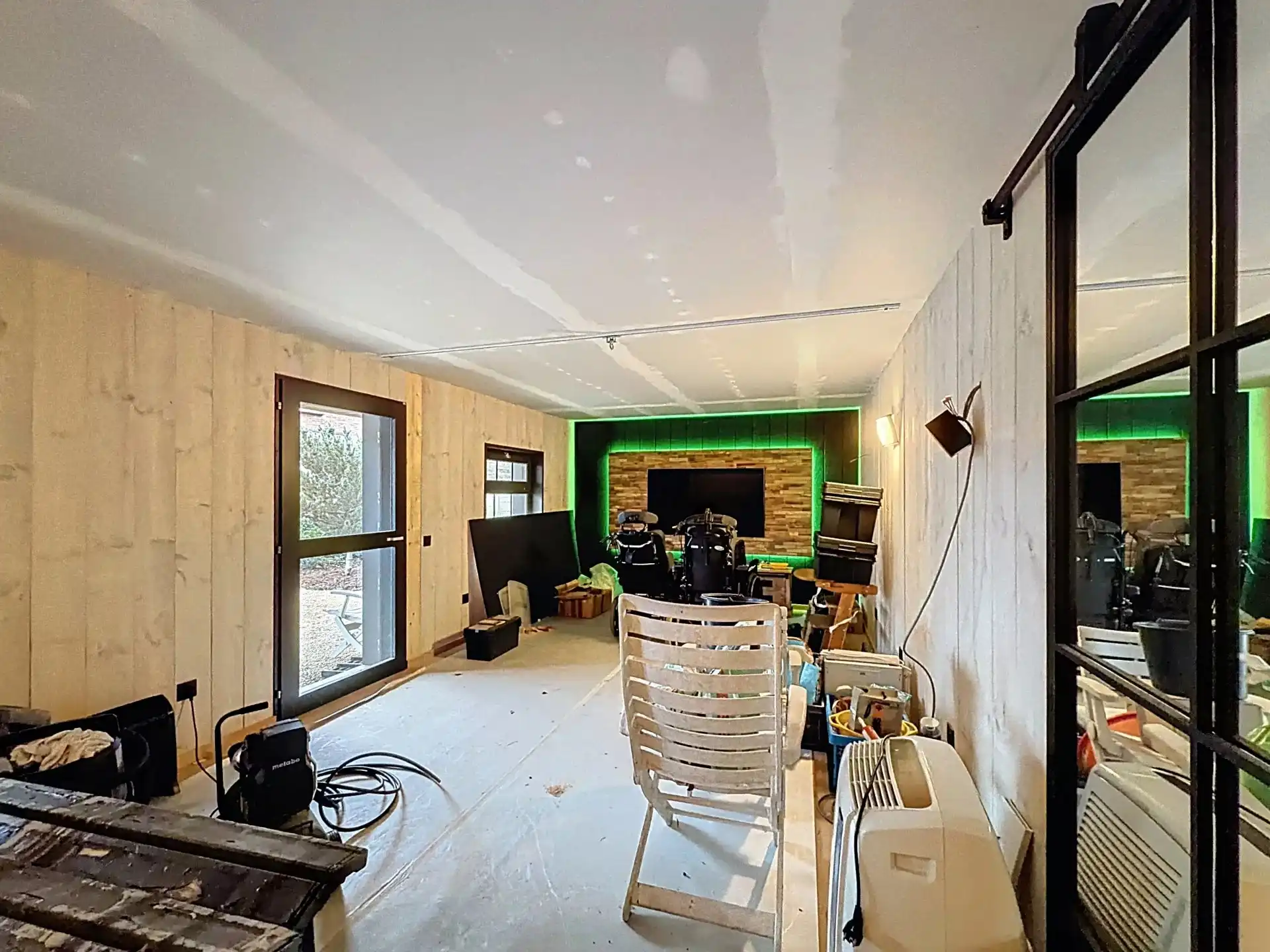 Op te frissen woning met 4 slaapkamers op een groot perceel. foto 39