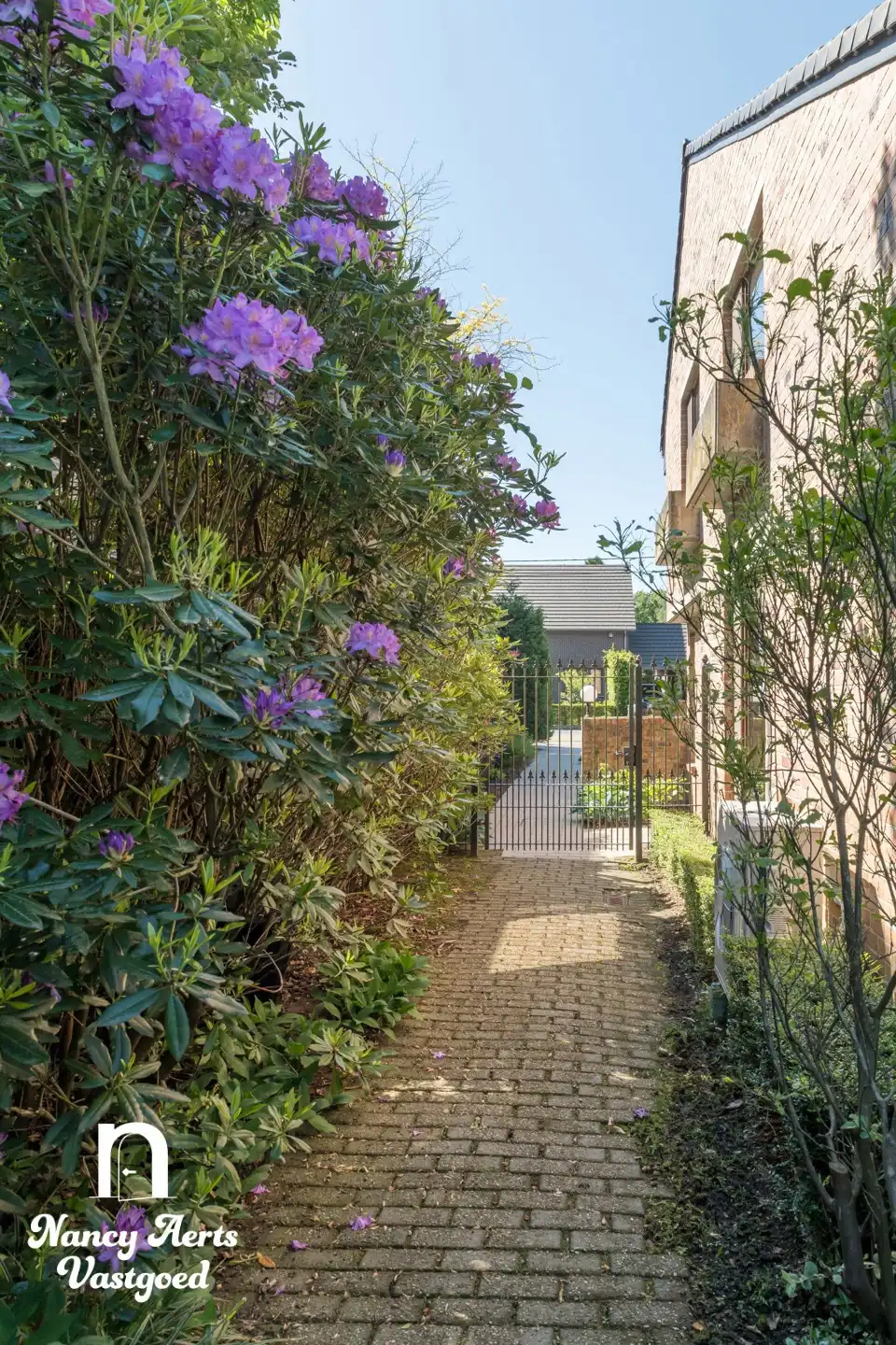 Unieke gezinswoning met praktijkruimte en veel potentieel foto 33