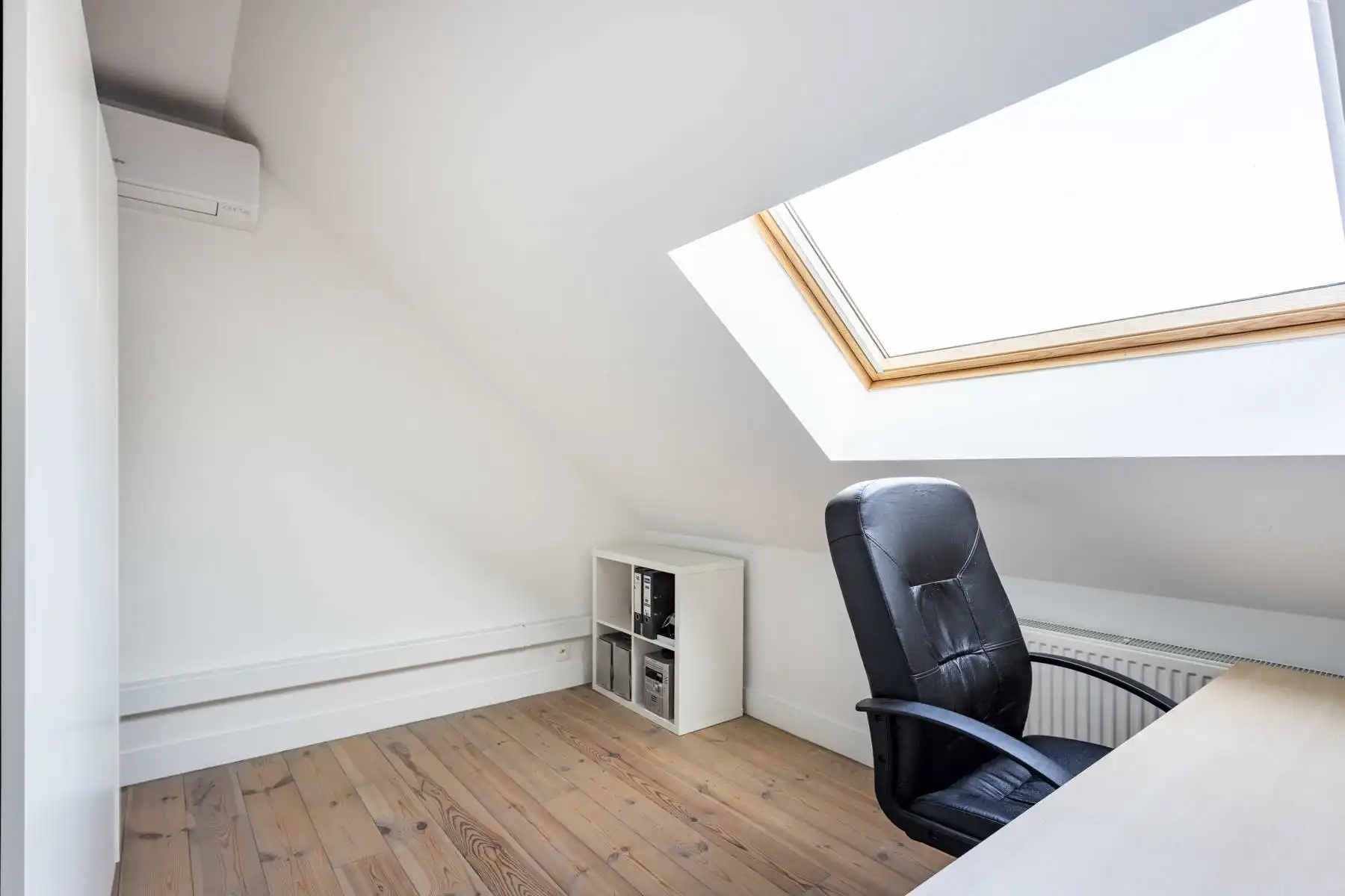 Instapklare totaal gerenoveerde woning in verkeersluwe straat! foto 21