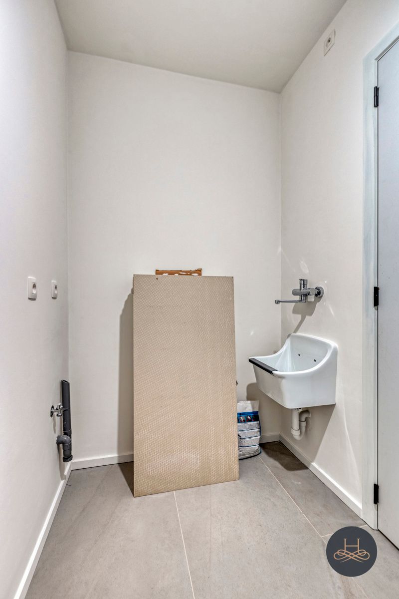 Uniek, ruim dakappartement met staanplaats en zicht op groen foto 18