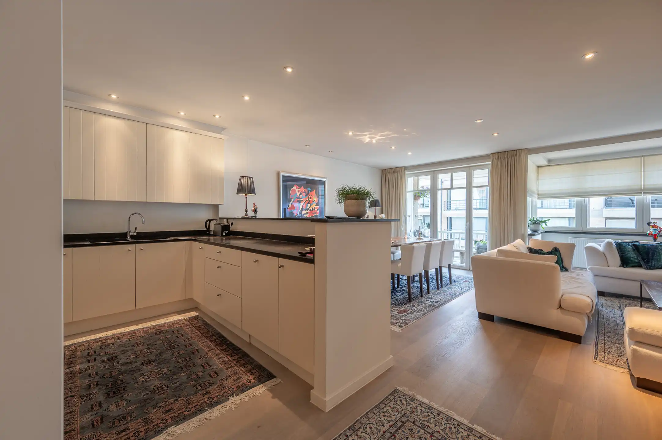 Lichtrijk appartement -zijdelings zeezicht nabij Rubensplein foto 8