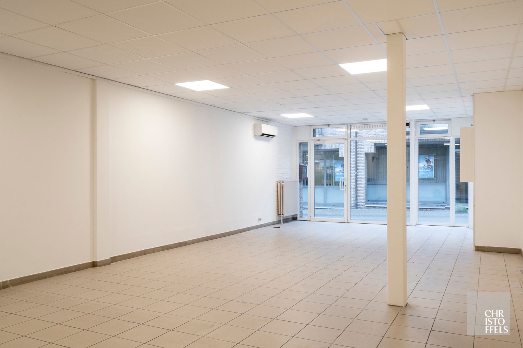 Commerciële ruimte van 82m² in het centrum van Lanaken!   foto 2