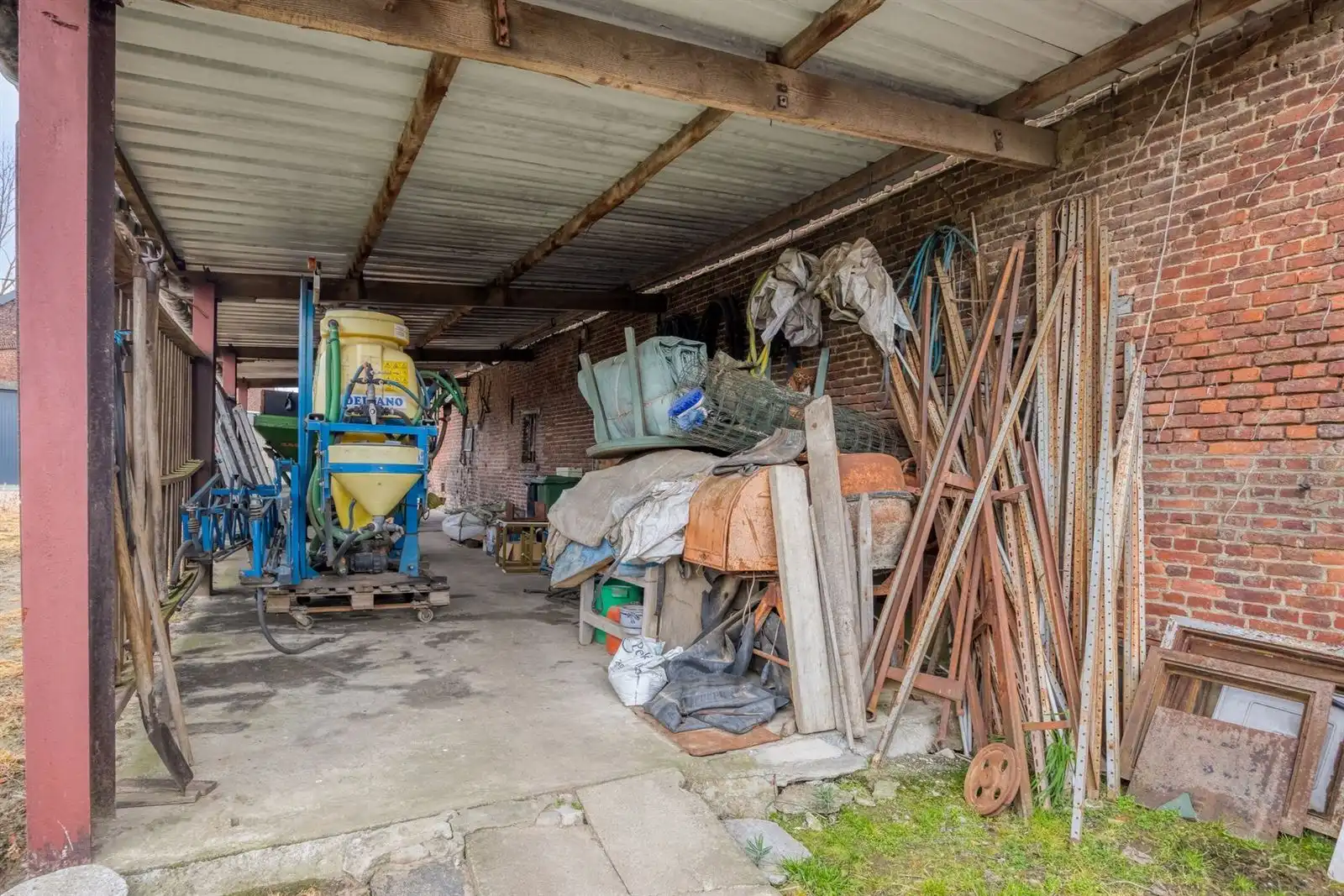 Alleenstaande woning met schuur en omliggende weiden  foto 25