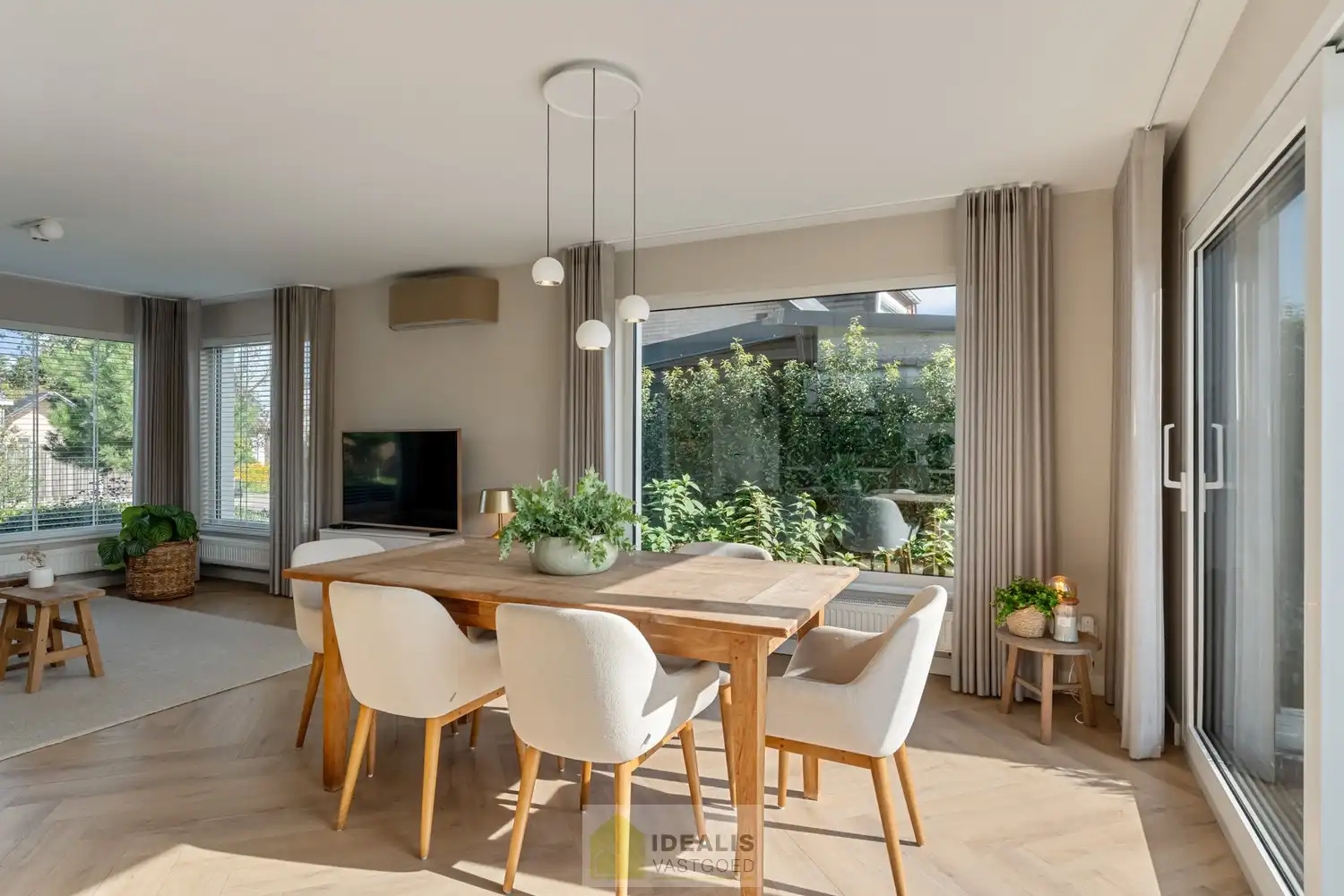 IDEALIS VASTGOED – Een prachtige instapklare woning in het fijne Hamont op een steenworp van de NL-grens! foto 12