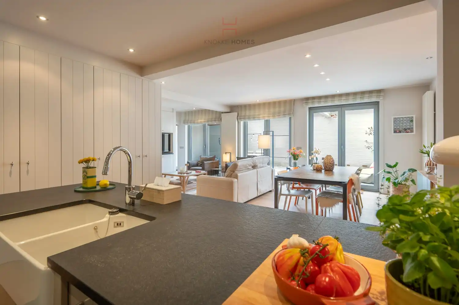 Zeer ruim en verzorgd appartement met vier slaapkamers en een praktische inpandige garage. foto 8