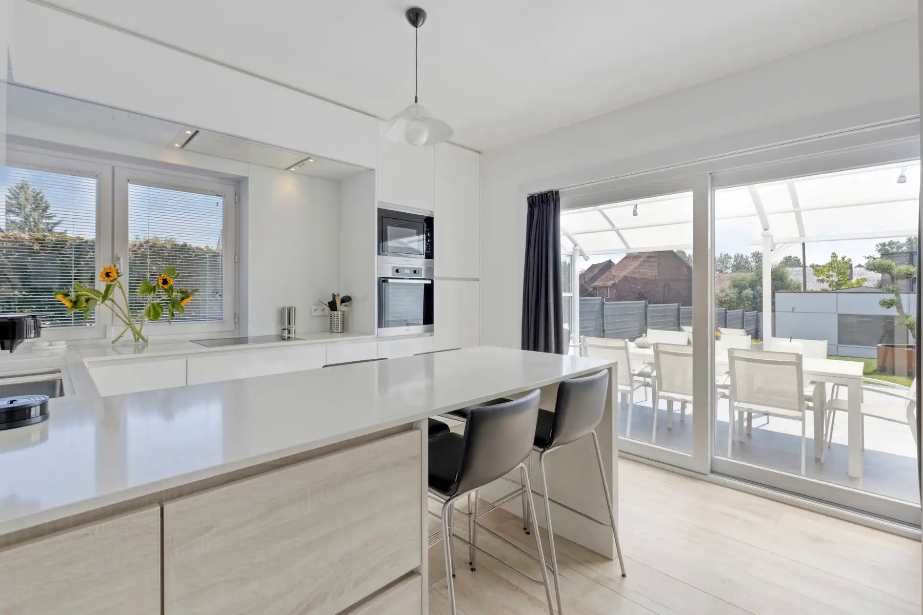 Charmante villa op toplocatie met ruime garage foto 14