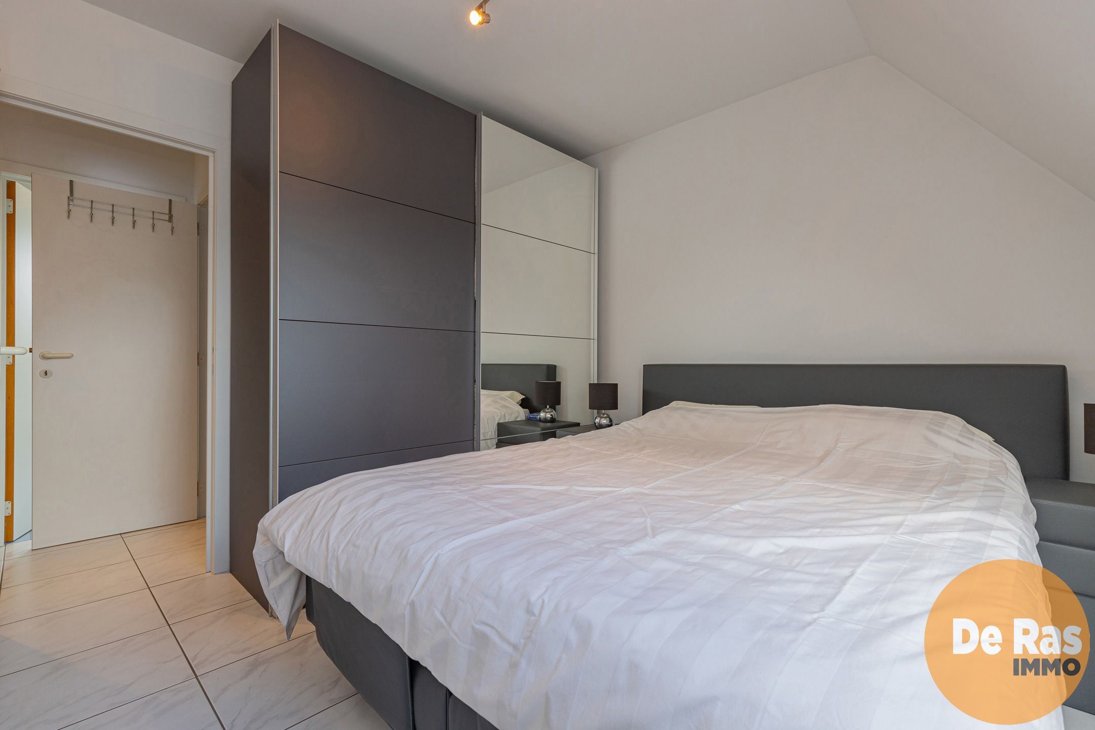 Schitterend dakappartement met terras en staanplaats foto 11