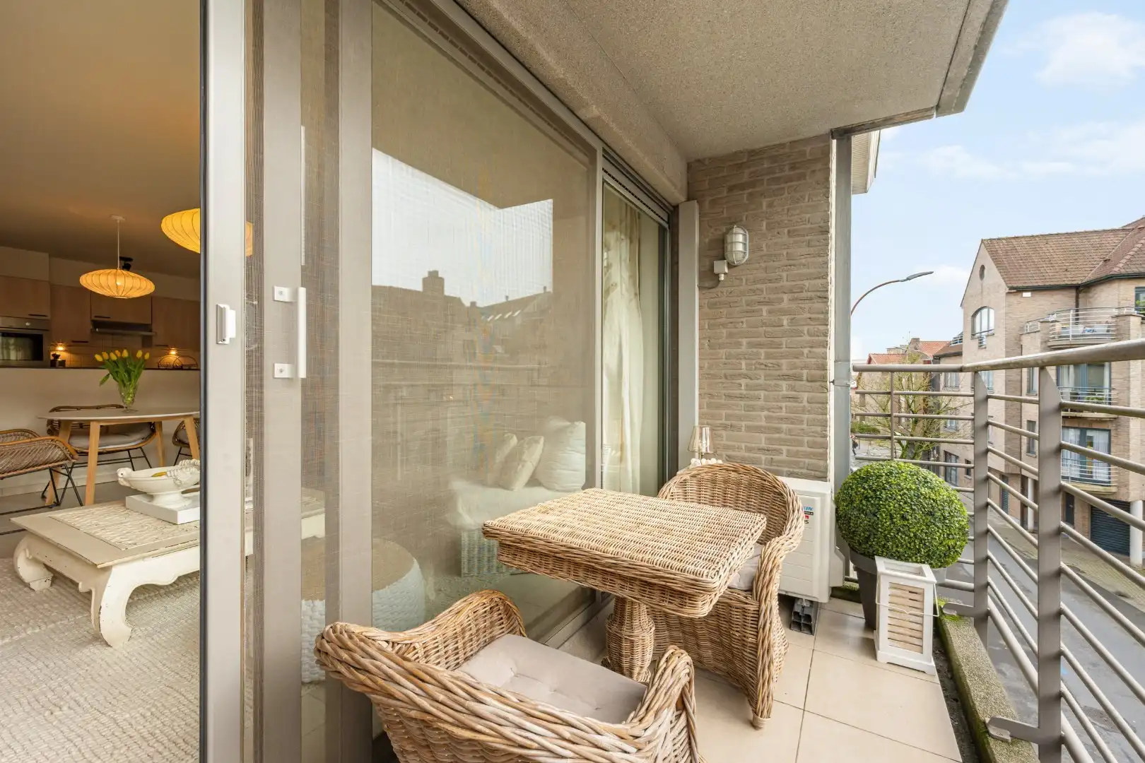 Verzorgd appartement met 2 slaapkamers, balkon, garage en berging in Menen-centrum foto 5