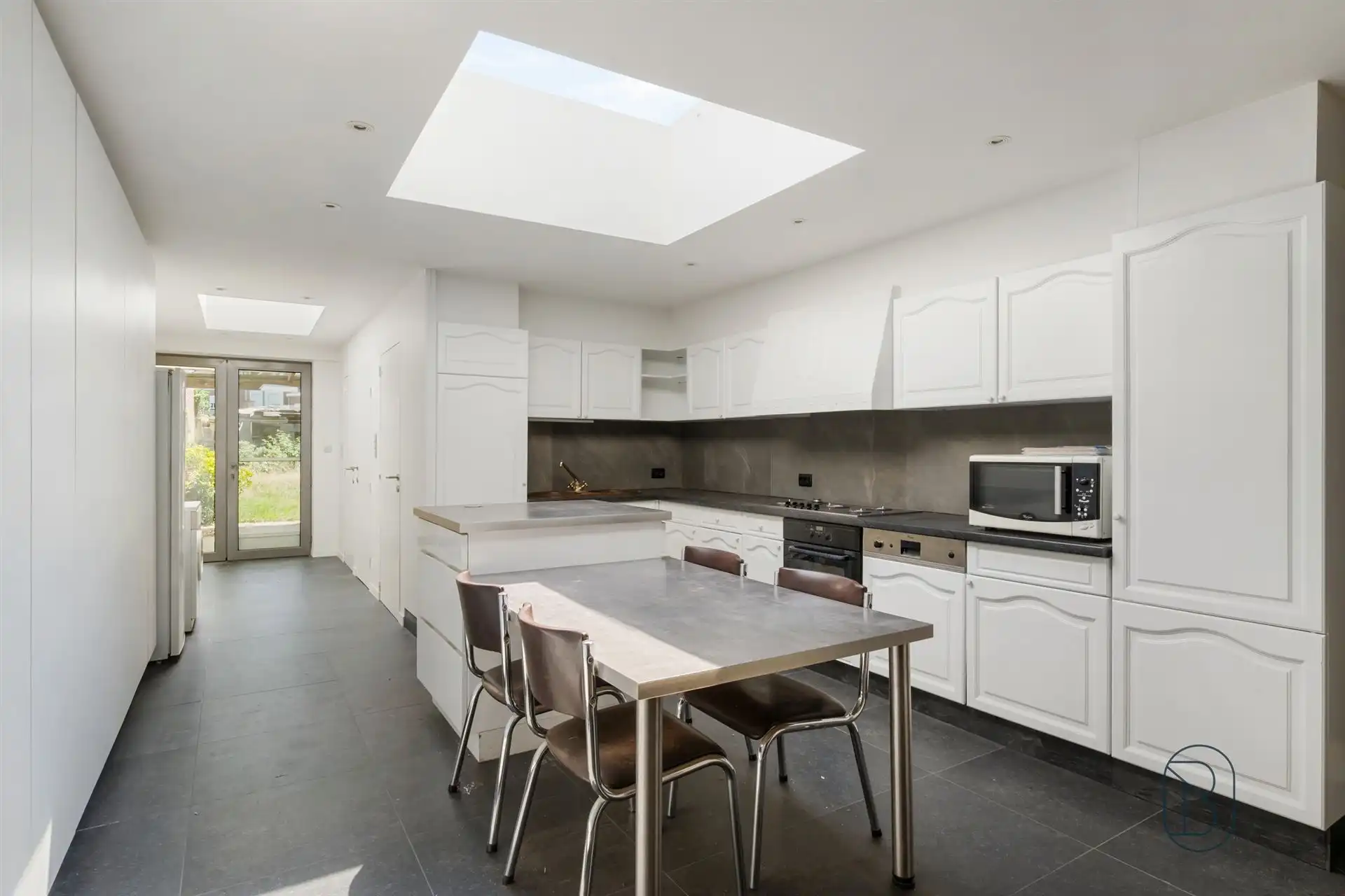 Instapklare gezinswoning met 4 slaapkamers en zonnige tuin! foto 8