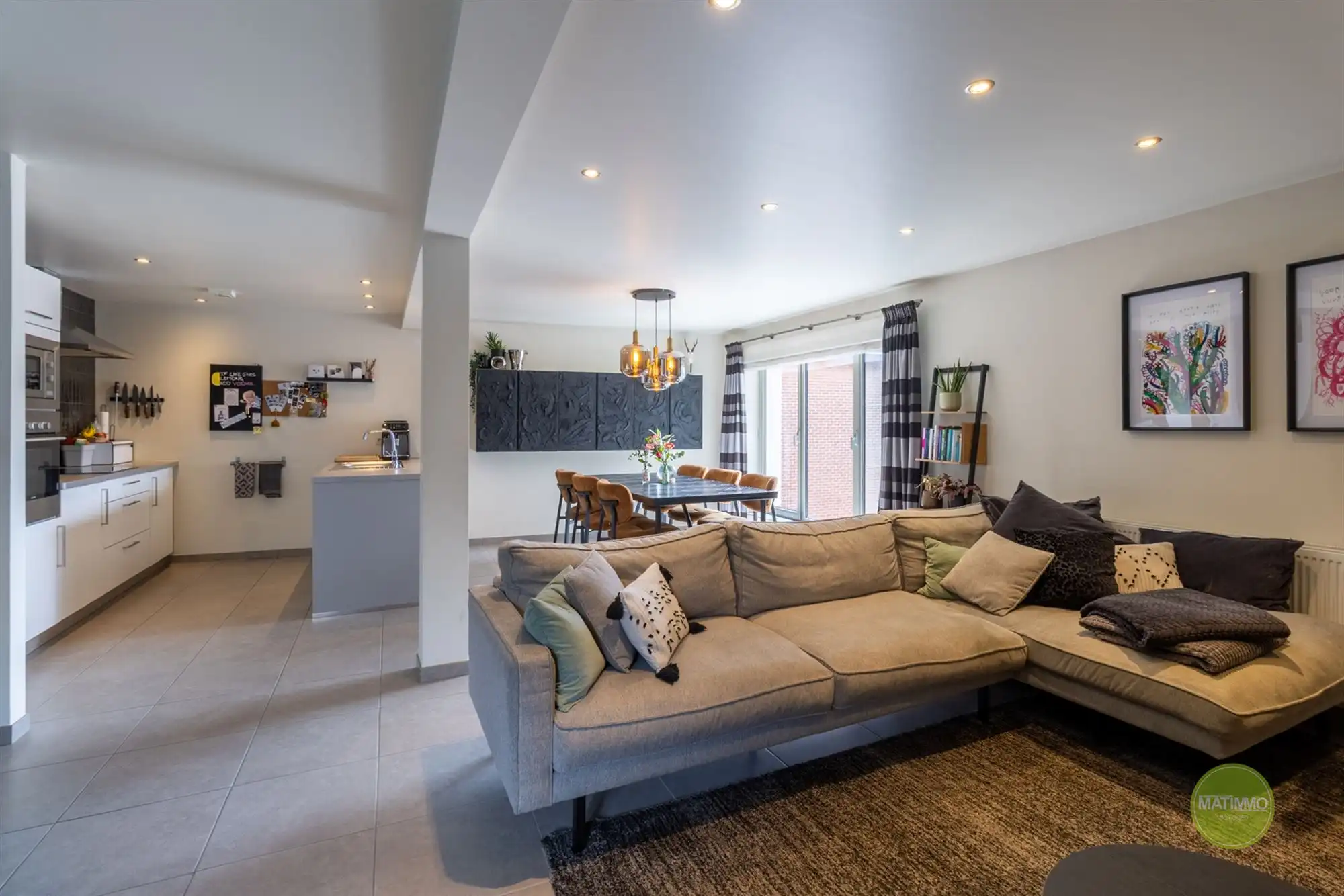 Instapklaar gerenoveerd appartement met ruim terras in Balen foto 2