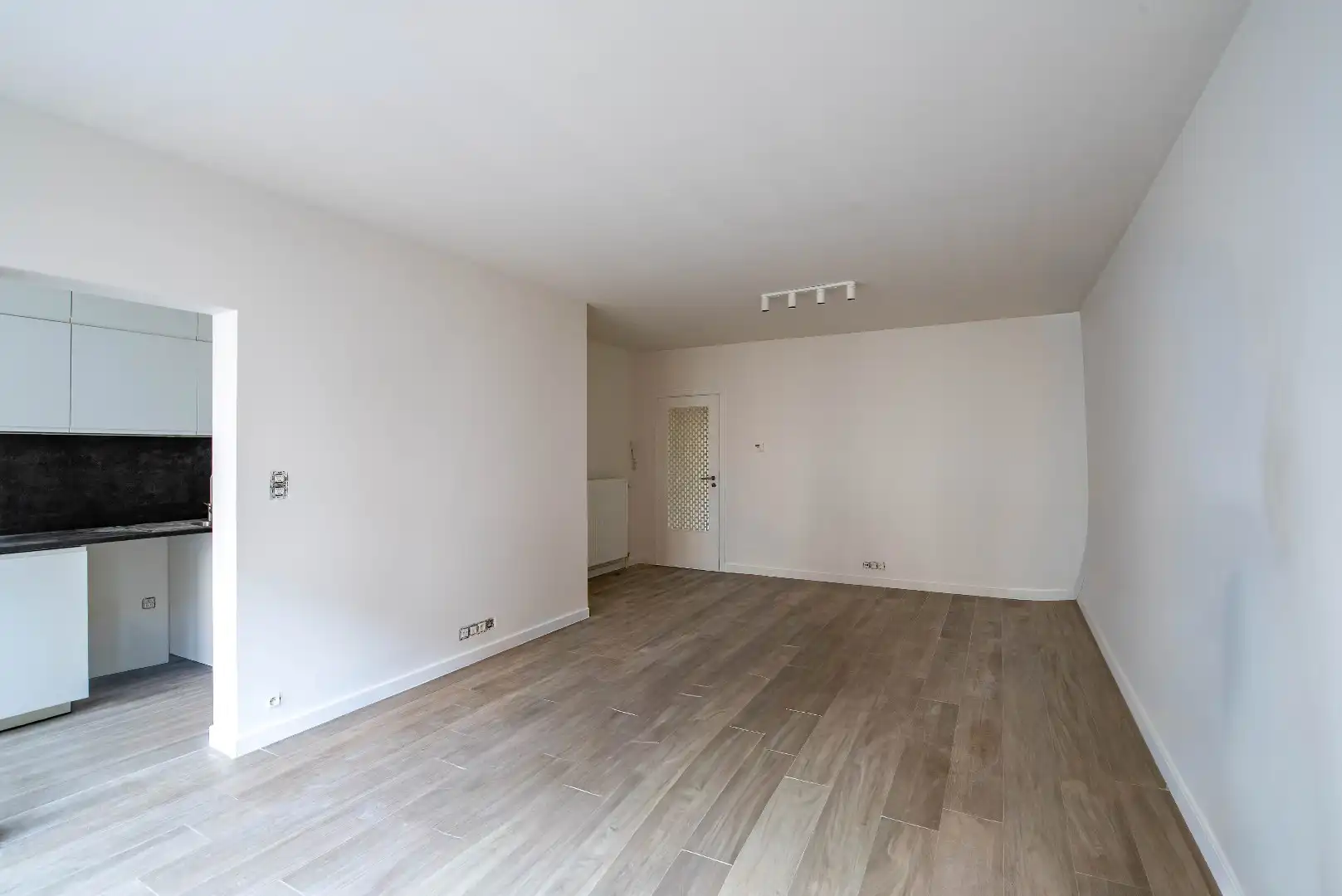 Volledig gerenoveerd appartement met 2 slk en terras foto 2