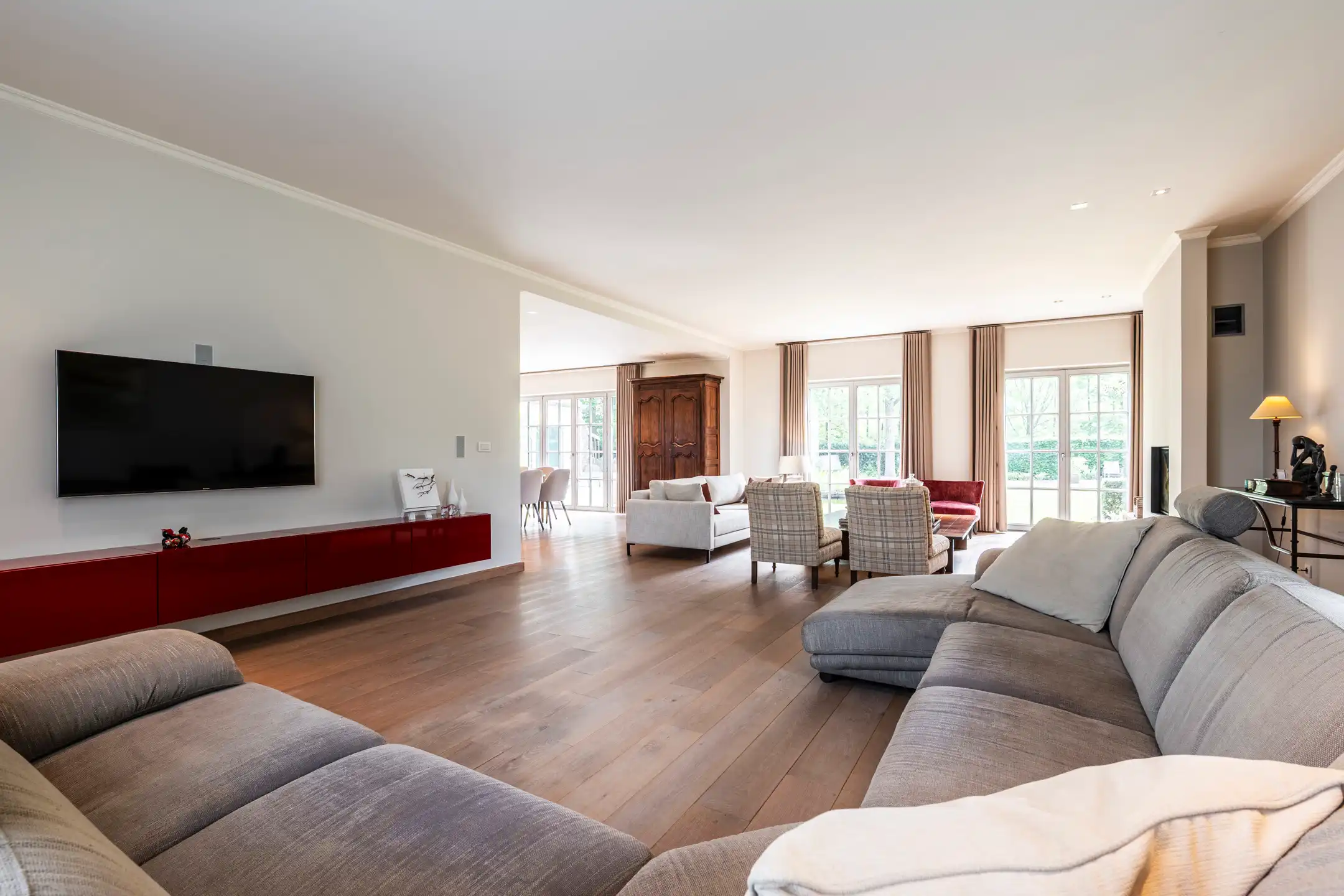 Instapklare villa met 4 slpks en binnenzwembad op 2232m² foto 6