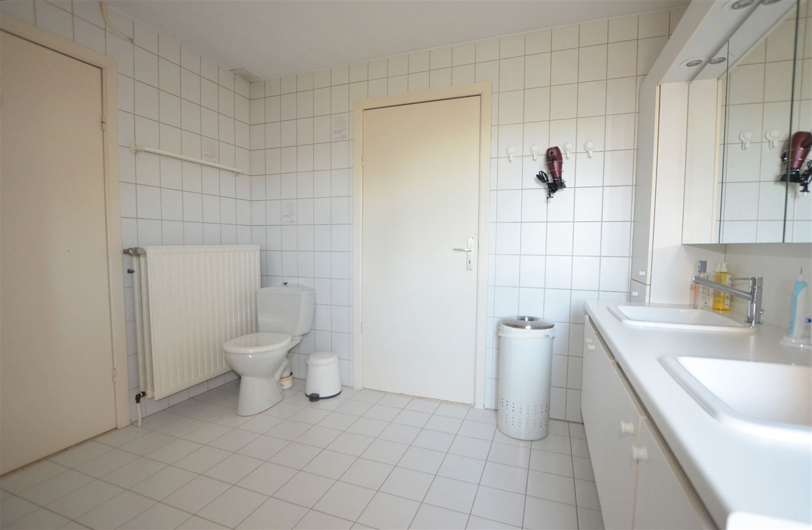 Gerenoveerde gezinswoning met groen zicht foto 21