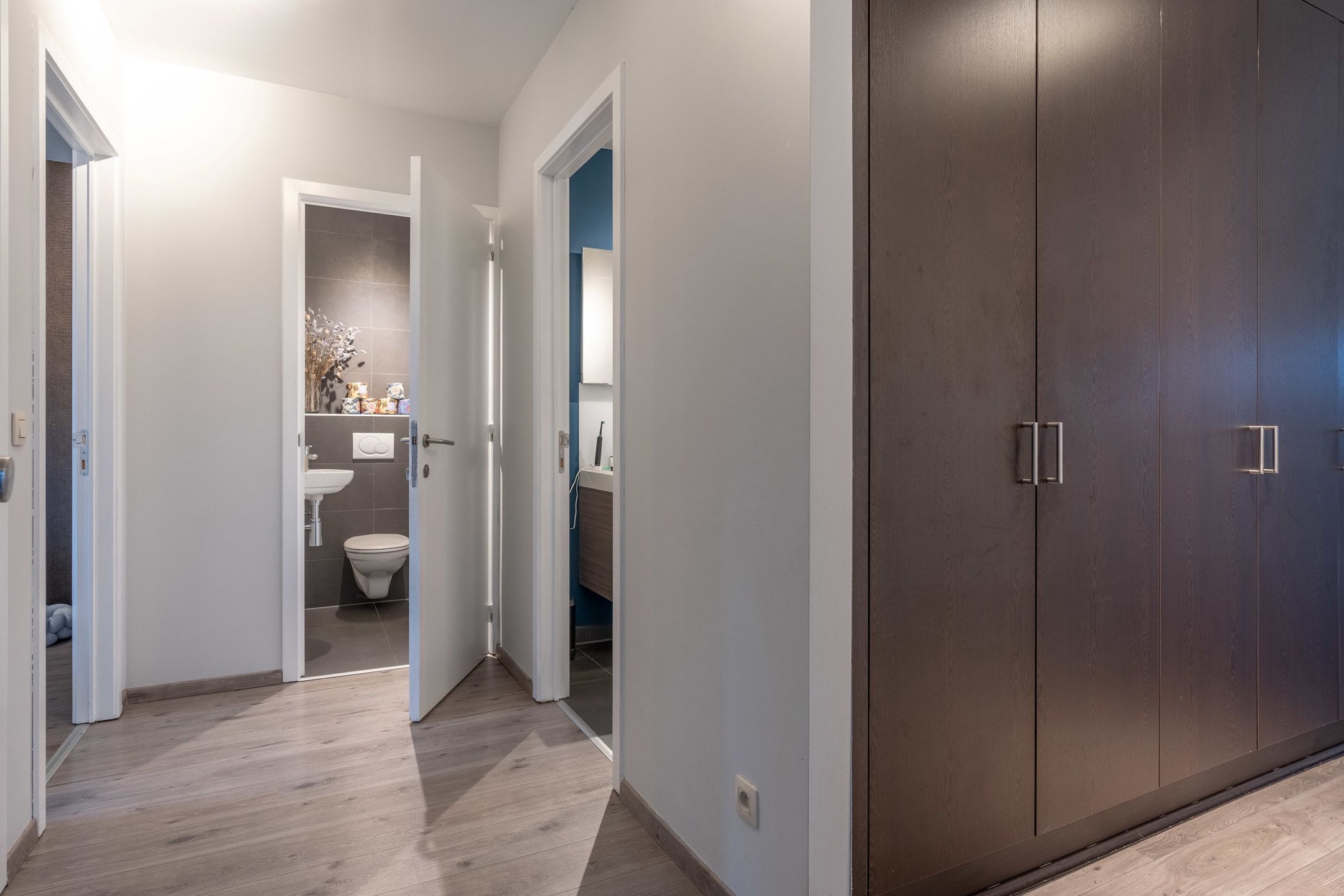 Modern 2slpk appartement met terras te Turnhout. foto 10
