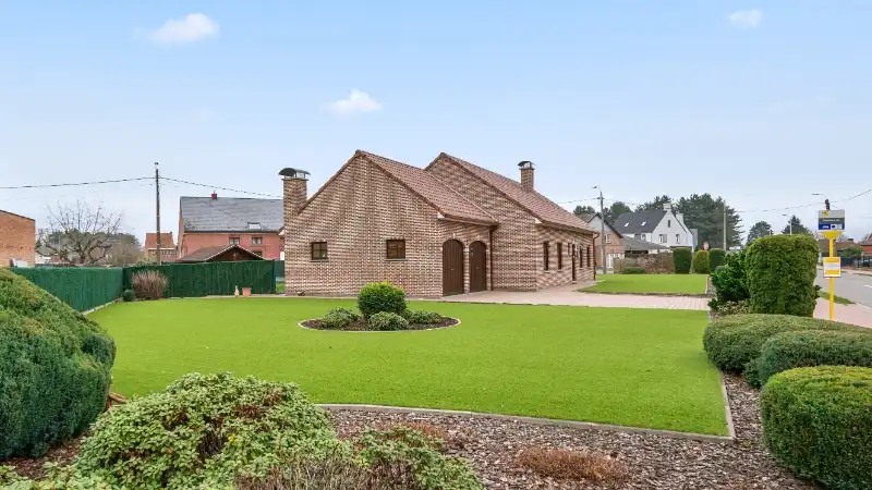 Landhuis van 278m² met 4 slpks op 12 are nabij het centrum foto 4