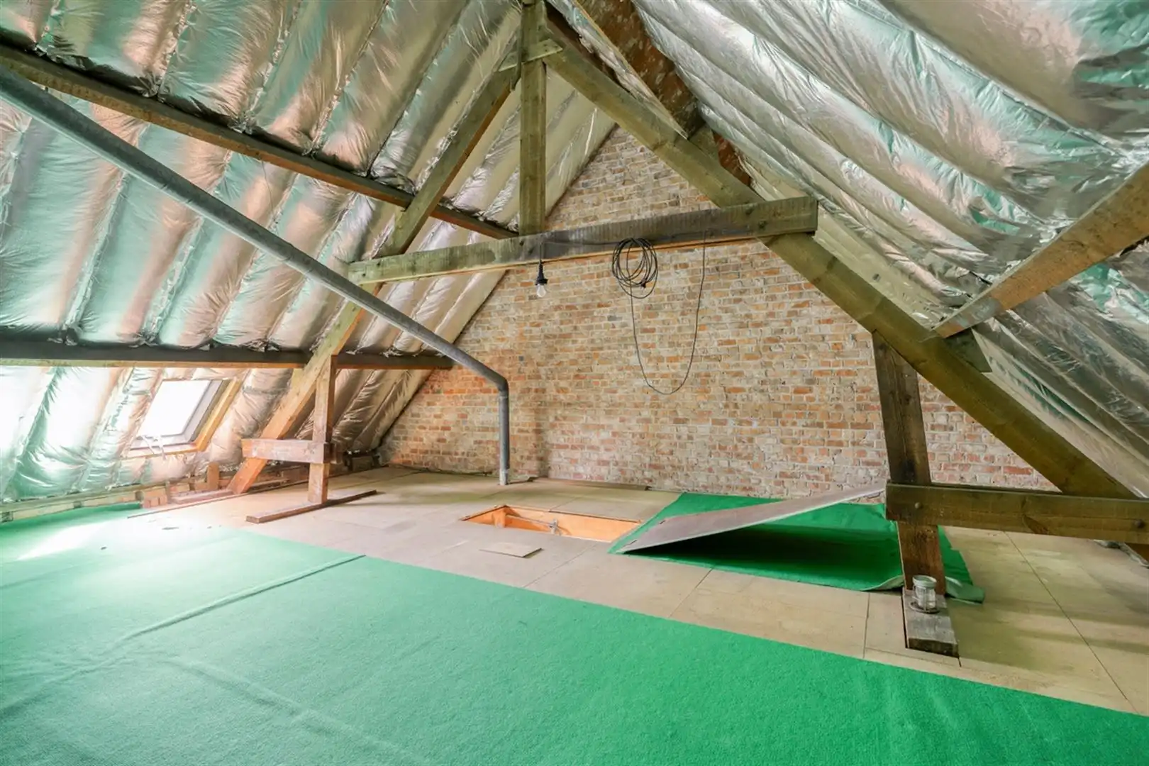 Rustig gelegen, op te frissen halfopen bebouwing met 3 slaapkamers op een perceel van 672 m². foto 14