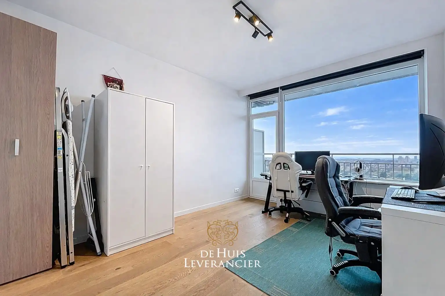centraal gelegen, gerenoveerd appartement met panoramische zicht op 2 terrassen foto 15