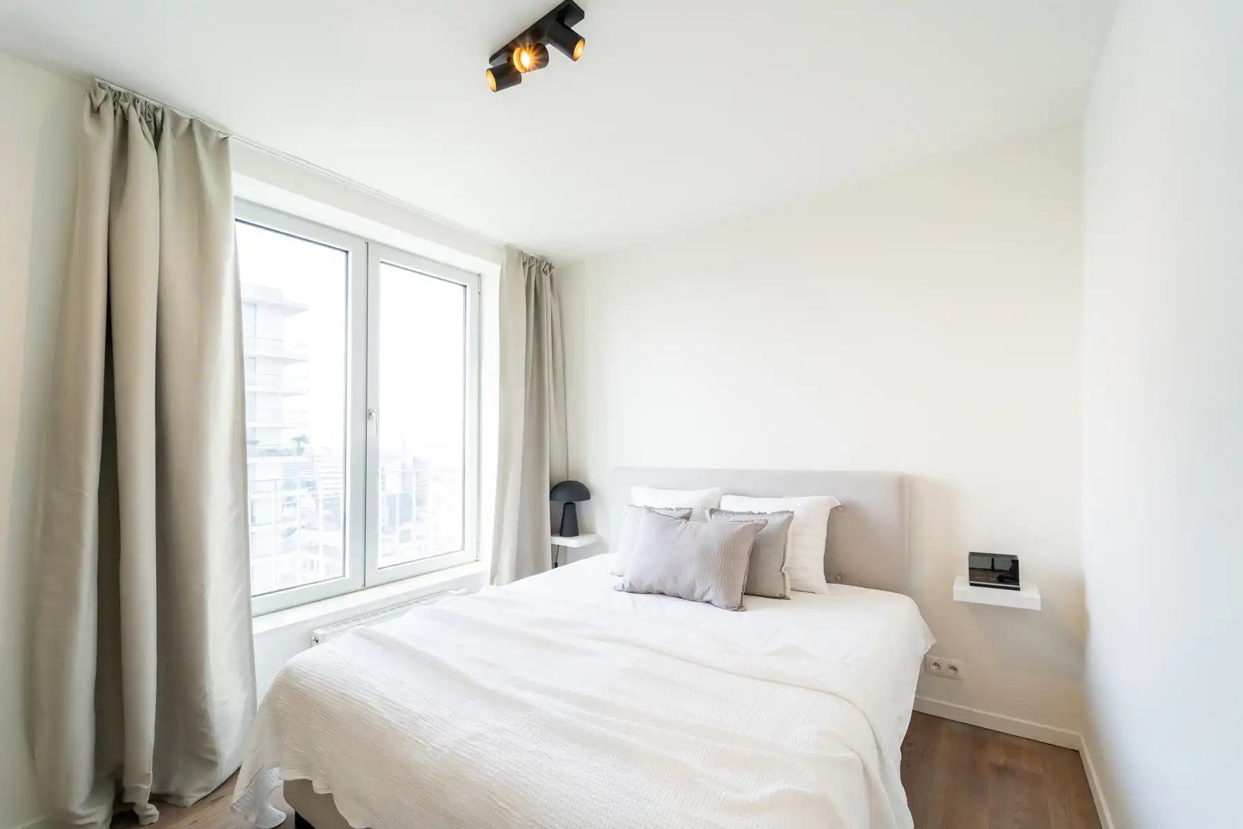 Gemeubeld appartement met 2slpks op 12e verdiep, 't Eilandje foto 9