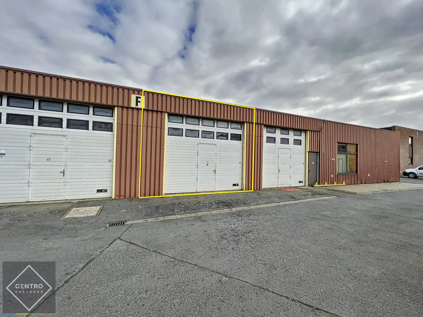 Goed gelegen LOODS (ca.120 m2) met elektrische sectionaalpoort te RUMBEKE. foto 7
