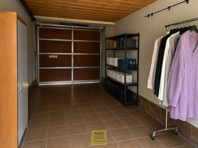 Woning met grote tuin en garage foto 5