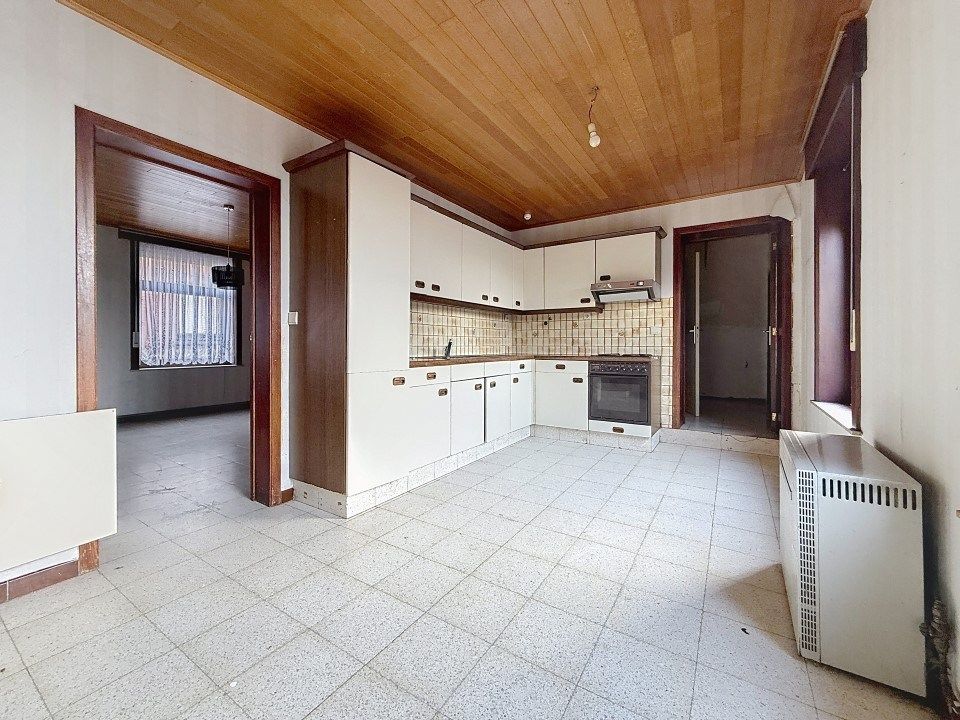Te renoveren woning met garage op 354m² op Stadenberg foto 4