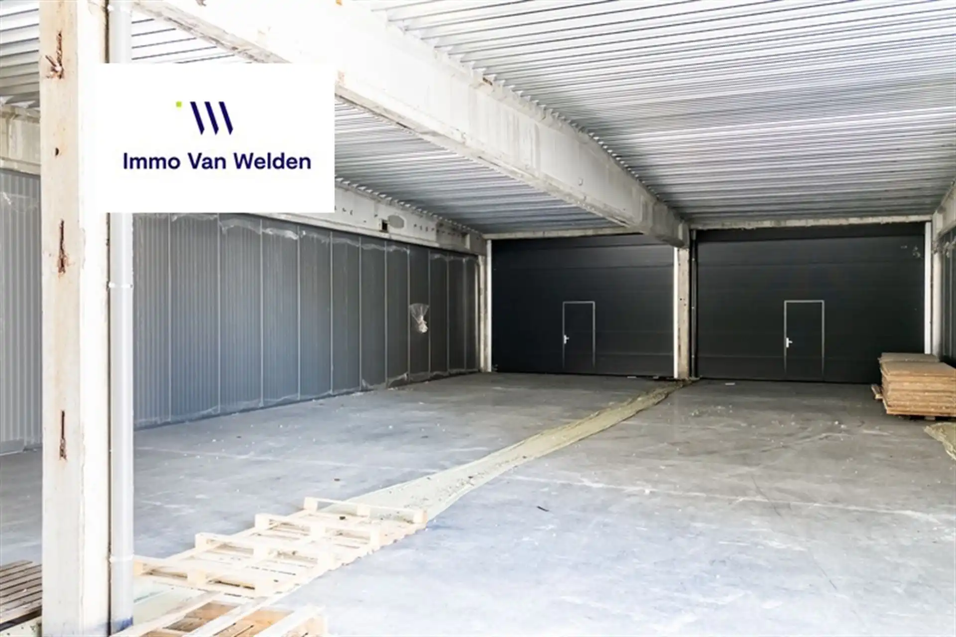 SHOWROOM / BEDRIJFSRUIMTE OP TOPLIGGING LANGS DE N60 foto 6