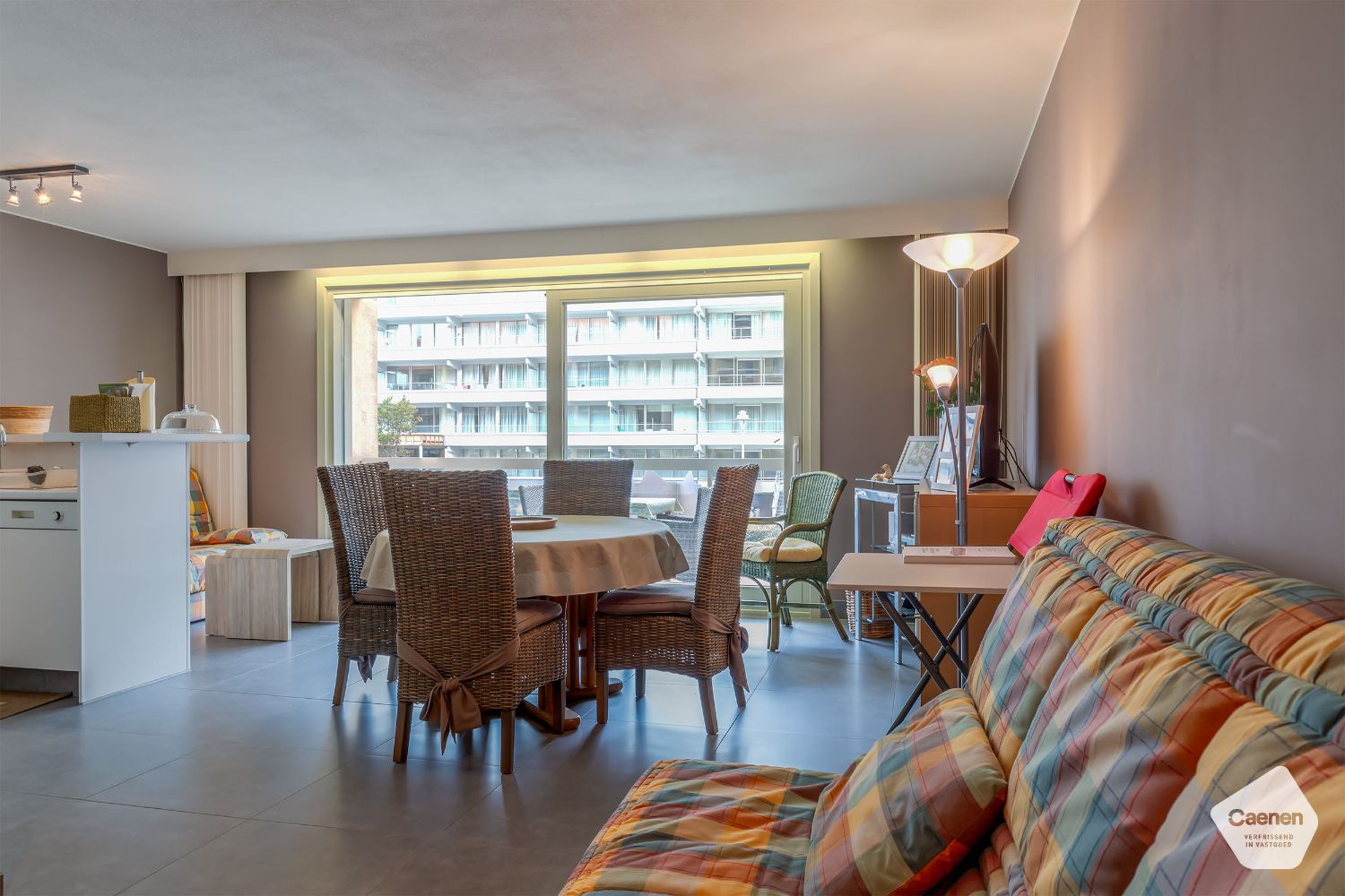 Instapklare studio met slaaphoek én ruim terras te Nieuwpoort foto {{pictureIndex}}