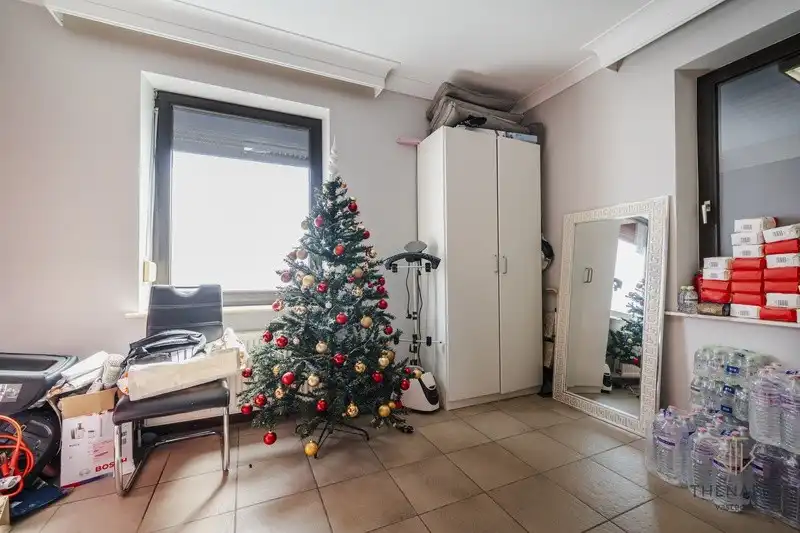 Ruime woning met tal van mogelijkheden op een strategische locatie in Sint-Truiden. foto 12