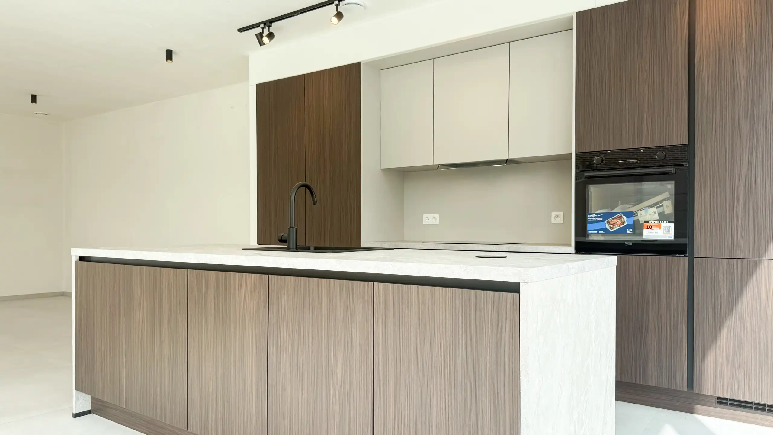 Kwalitatief afgewerkte nieuwbouwwoning op centrale ligging! foto 9
