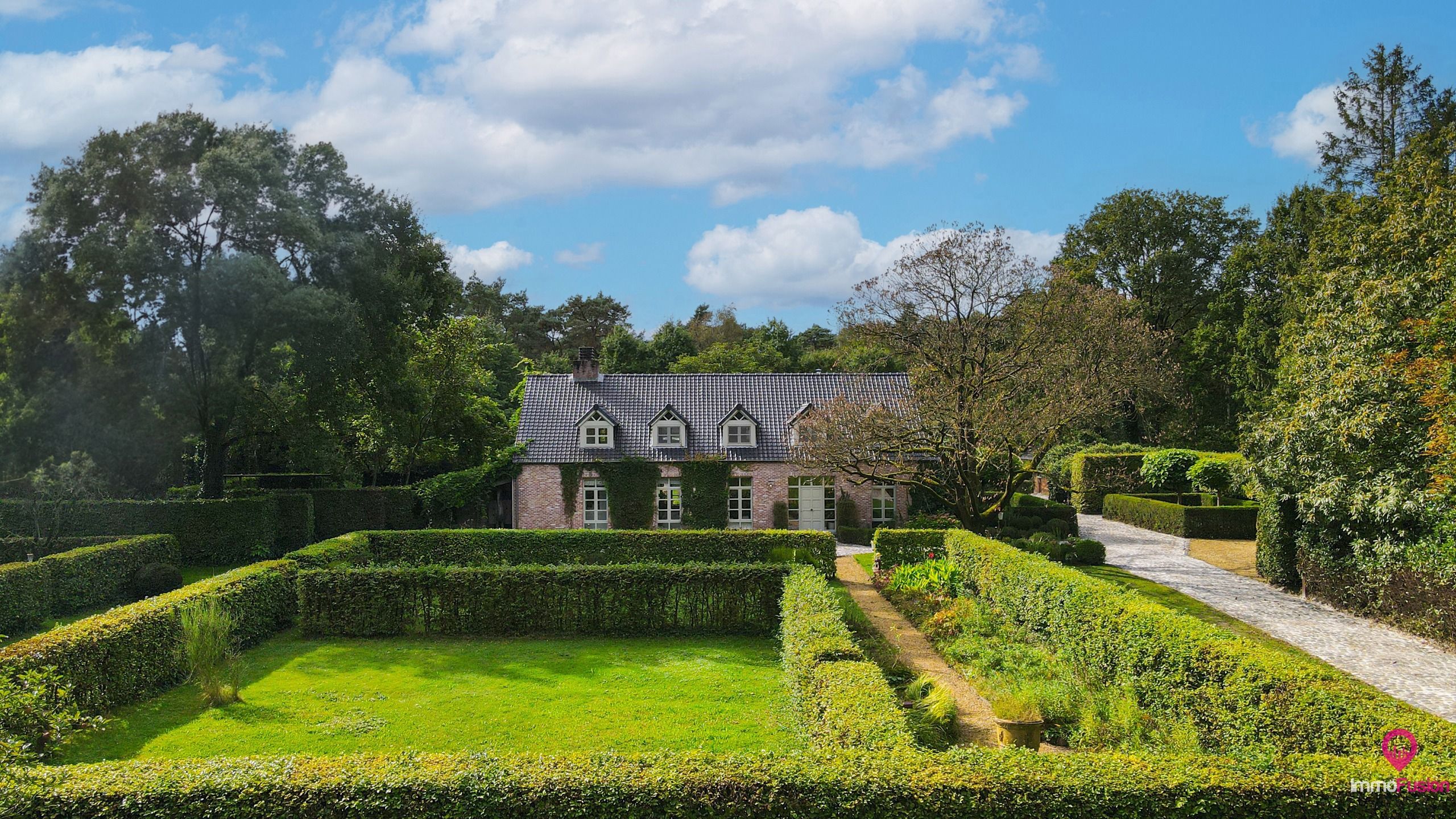 Uitzonderlijk gelegen villa met 5 slpks + zwembad op 1,97ha! foto 56