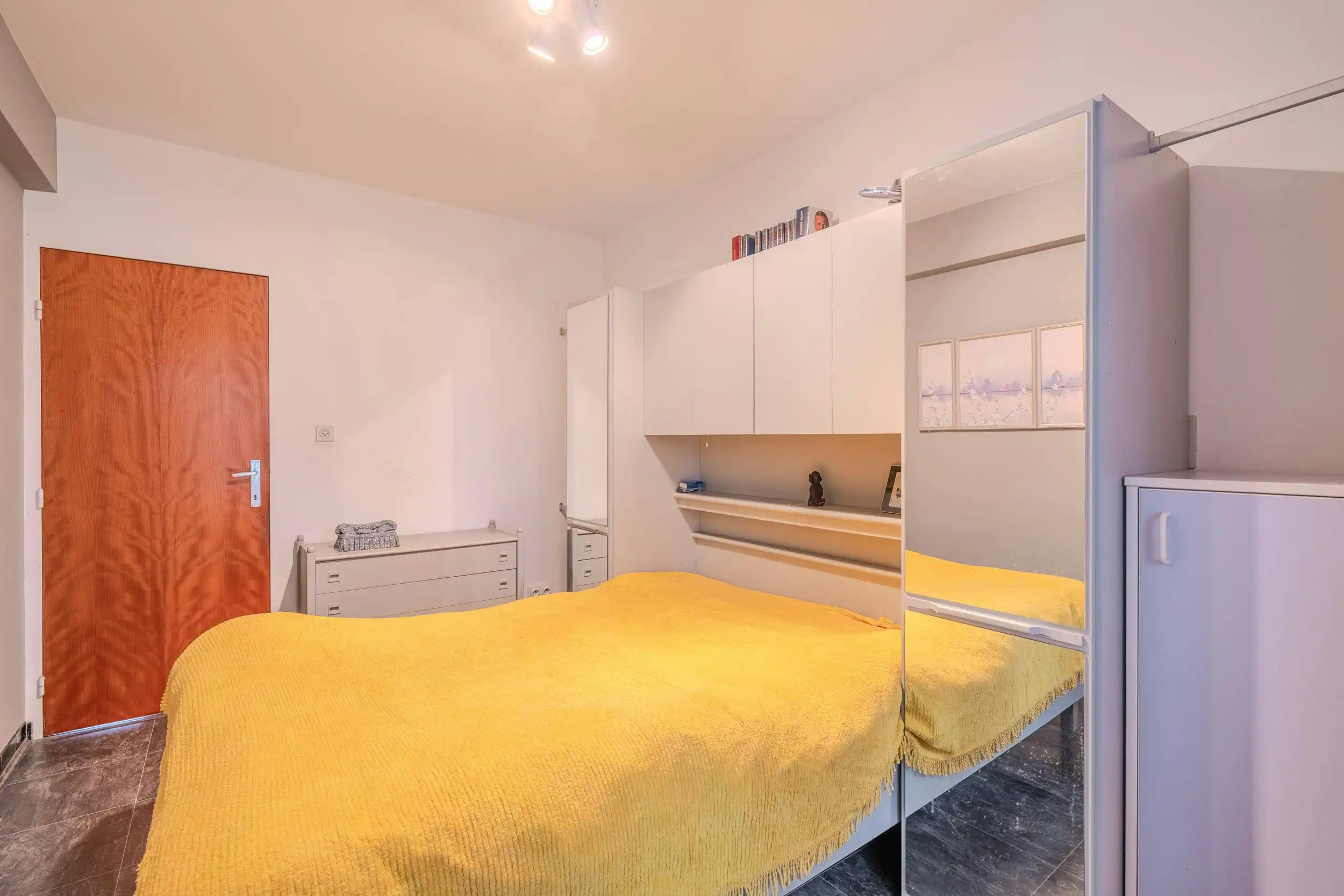 Centraal gelegen 2-slaapkamerappartement met zeezicht! foto 15