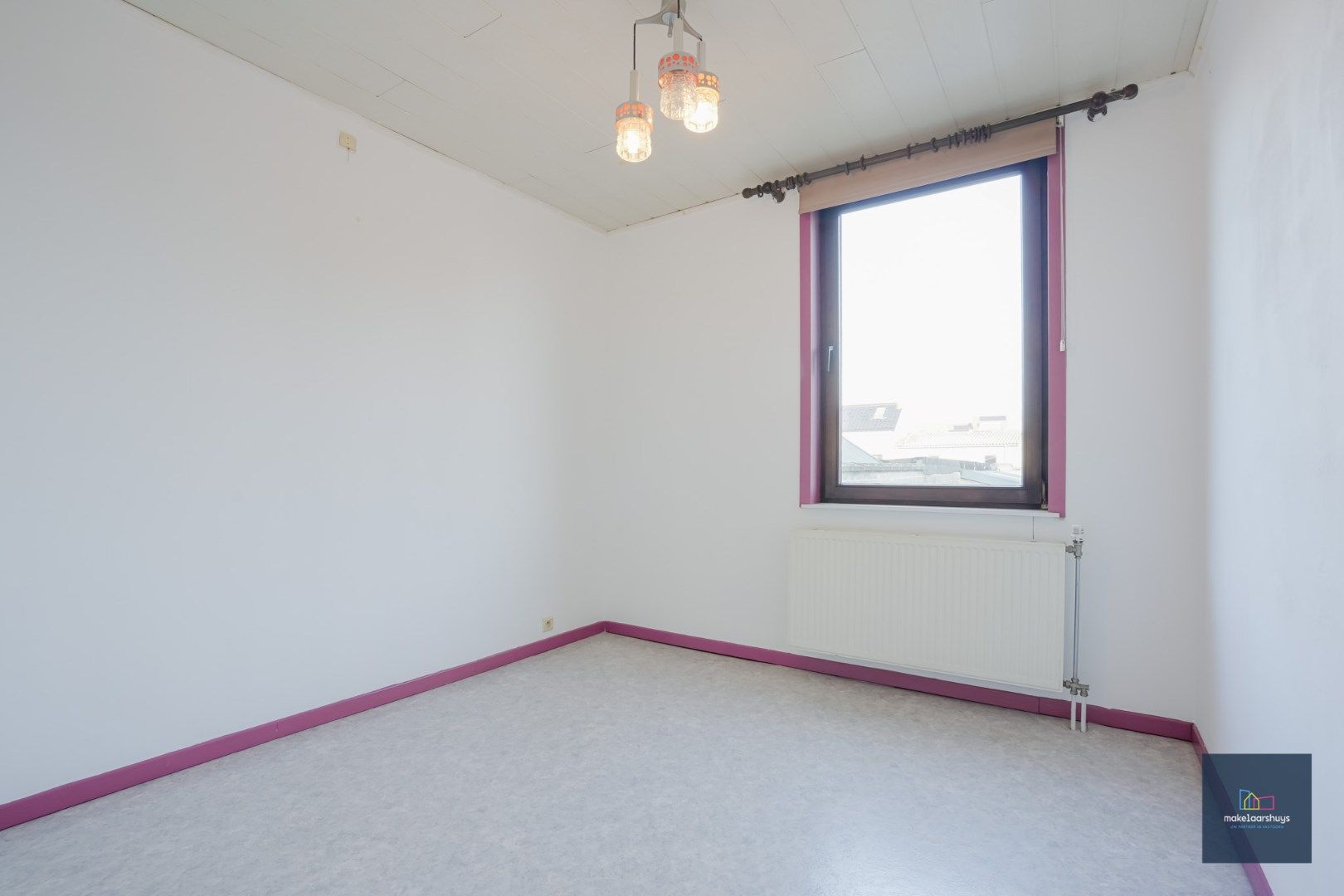 Te renoveren woning met aangename buitenruimte foto 9