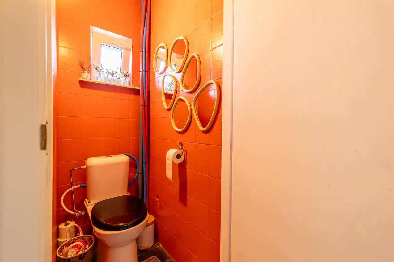 Ruime retrowoning met EPC C,  zuidtuin en achterliggende toegang. foto 42
