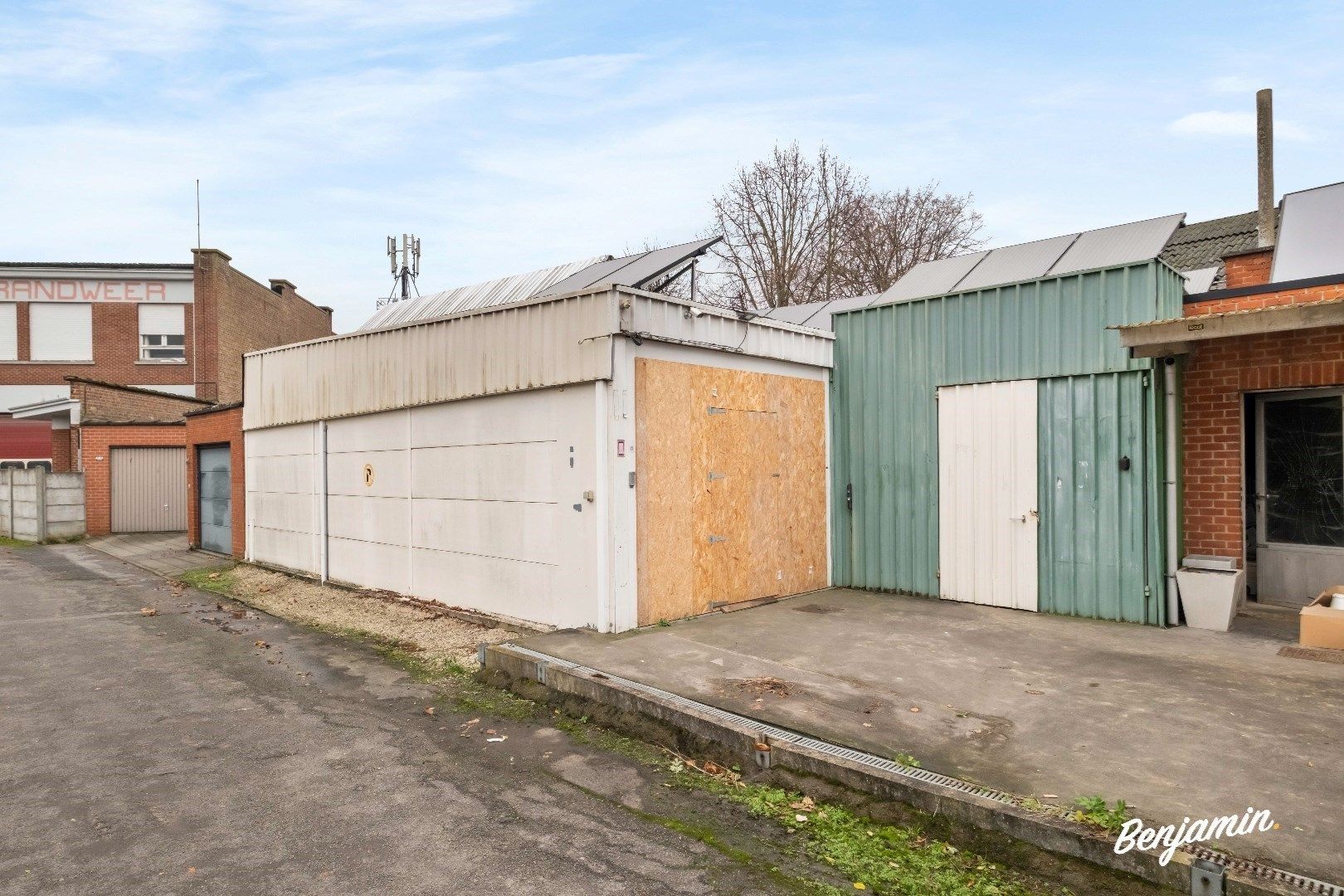 Halfopen woning met loods in Heule foto 3