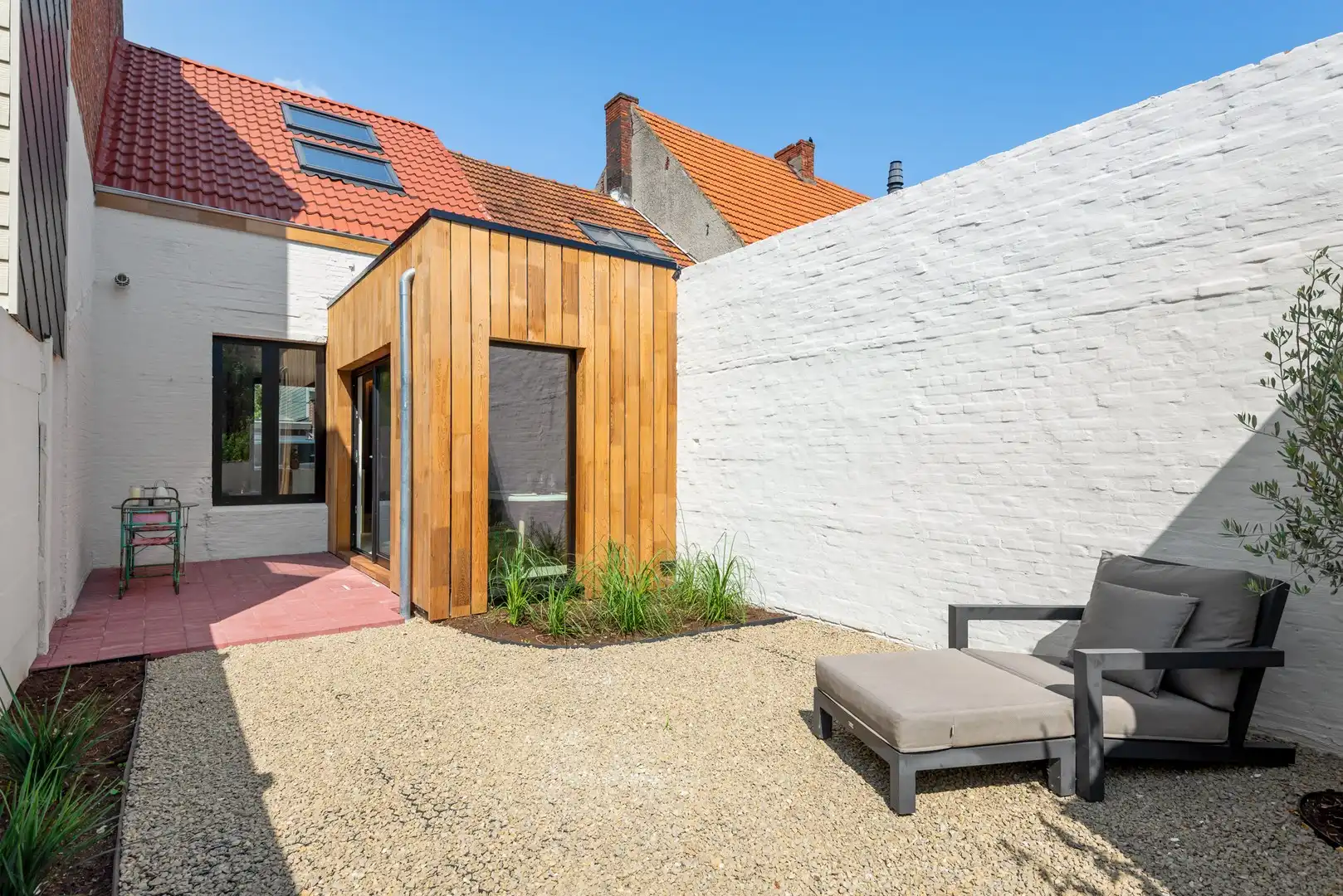 Prachtig gerenoveerde woning met gezellige en zonnige buitenruimte in rustige eenrichtingsstraat foto 13