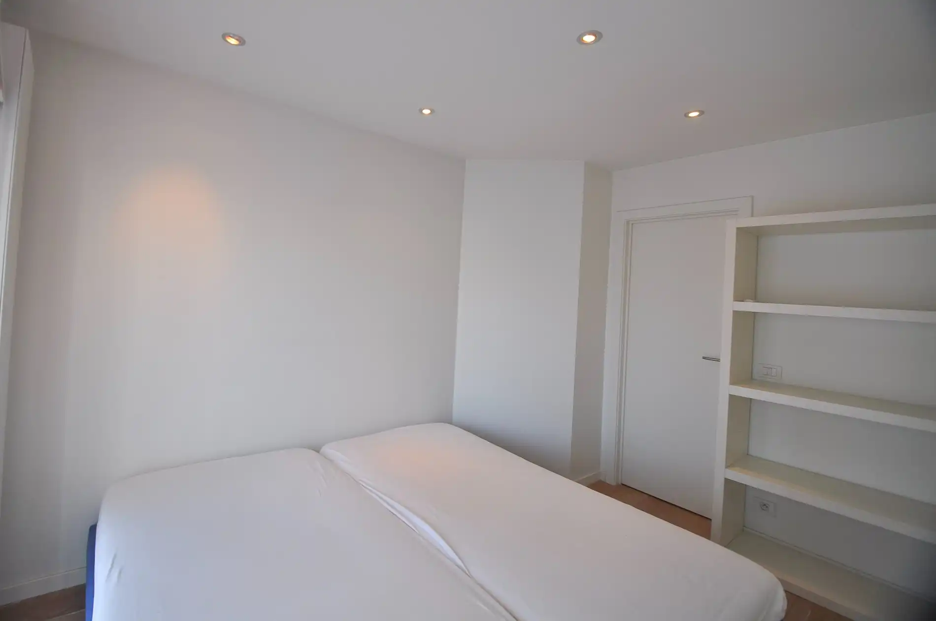 Topaanbieding – Uitzonderlijk ruim appartement gelegen in een stijlvolle residentie. foto 31