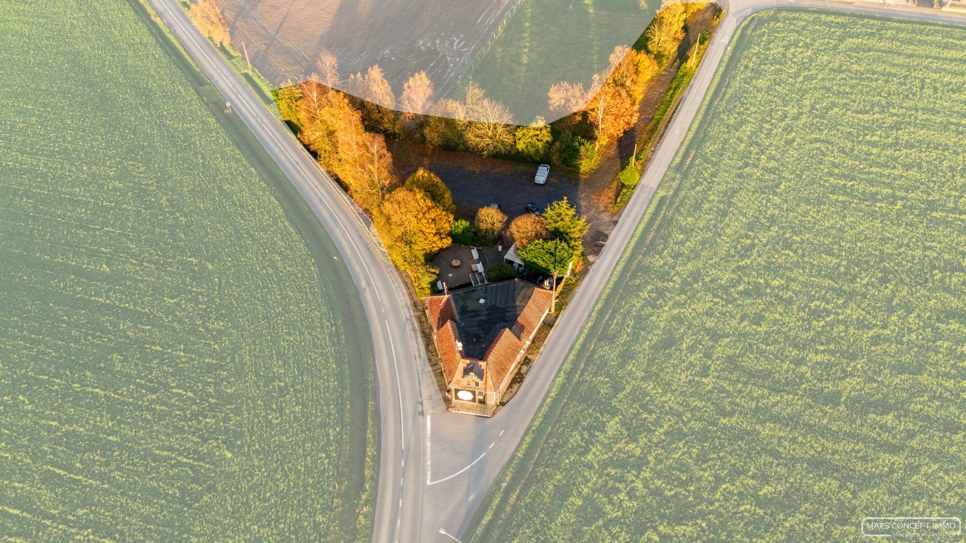 Verhuurde horecazaak in landelijke omgeving met veel parking foto 2