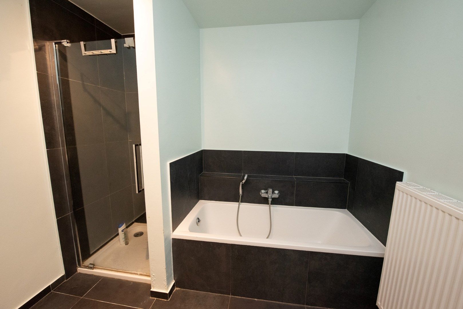 Mooi afgewerkt appartement TE HUUR nabij centrum van Desselgem in 'residentie Briek Schotte'.  foto 9
