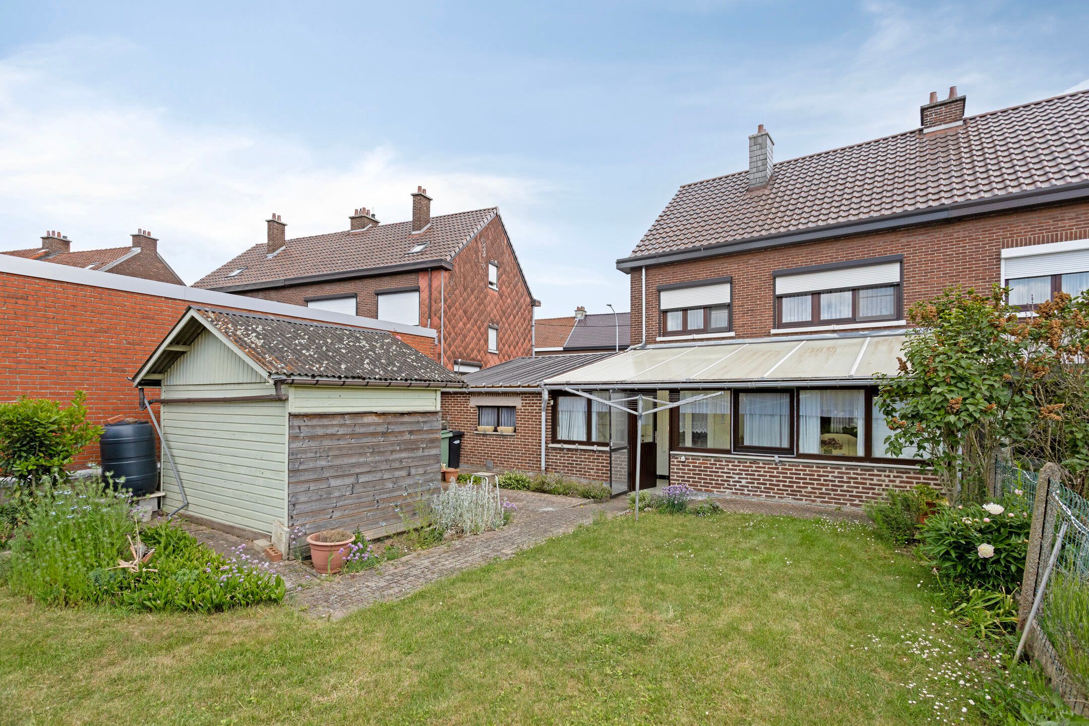 Ruime, op te frissen woning met vier slaapkamers foto 20