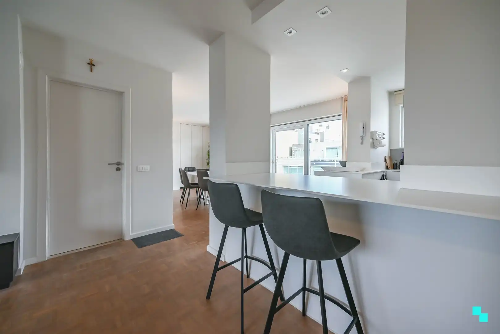 Stijlvol penthouse met zeezicht, royale terrassen en een dubbele garagebox foto 8