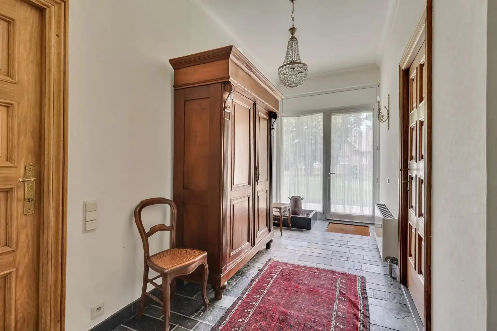 Zeer ruim gelijkvloers appartement met kelderparking foto 6
