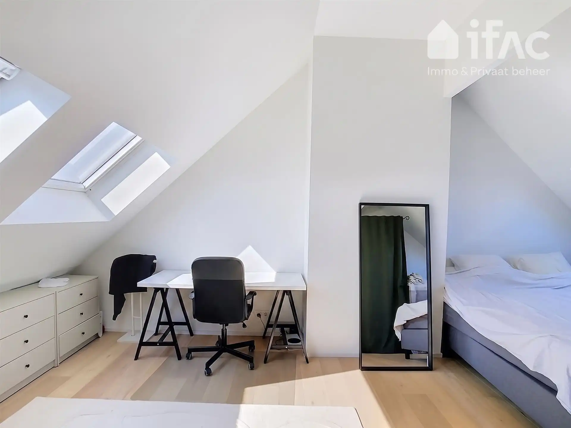 Prachtig afgewerkt duplex appartement met garage foto 17