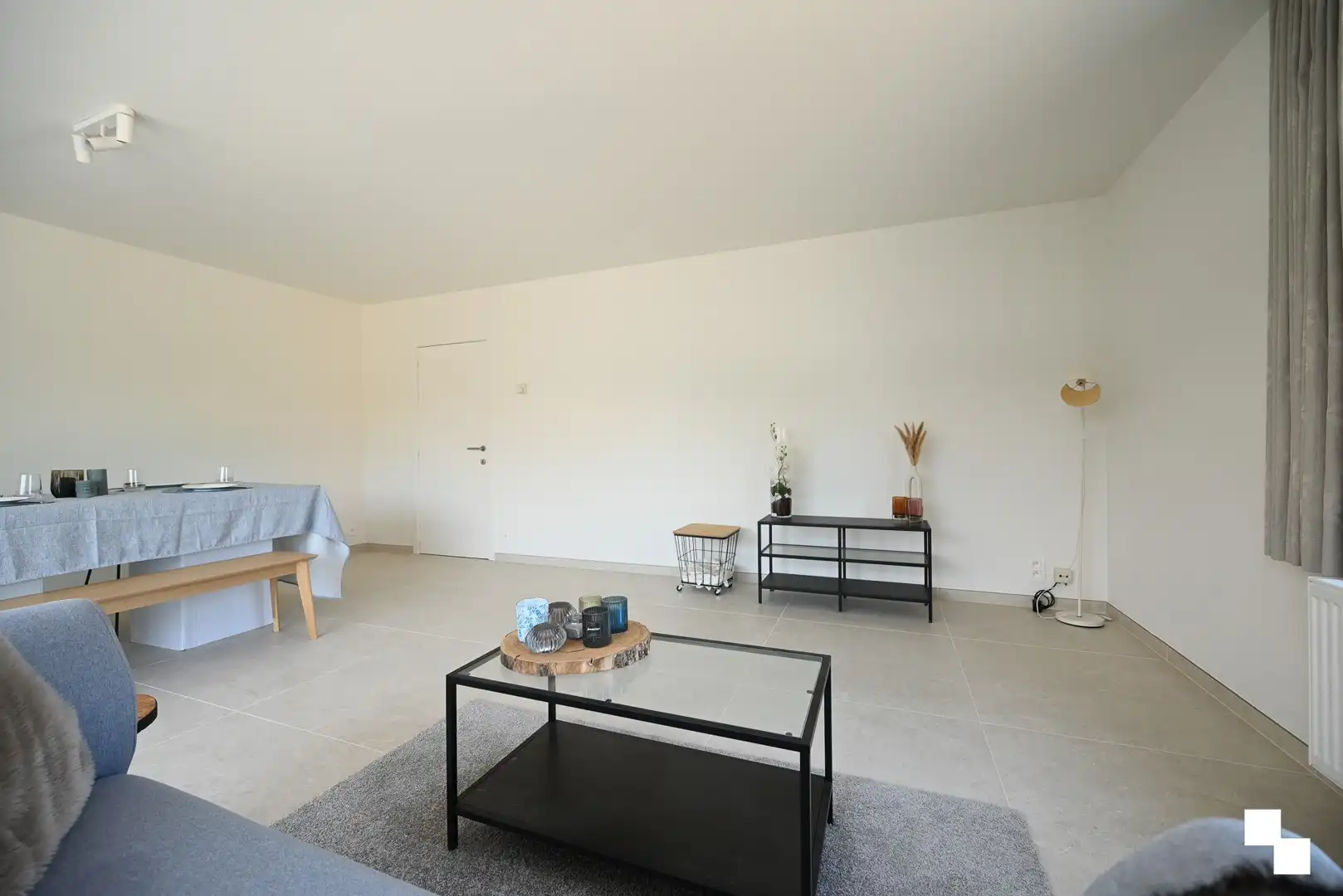 Lichtrijk, compleet gerenoveerd hoekappartement & volledig instapklaar te Izegem, Emelgem. foto 5