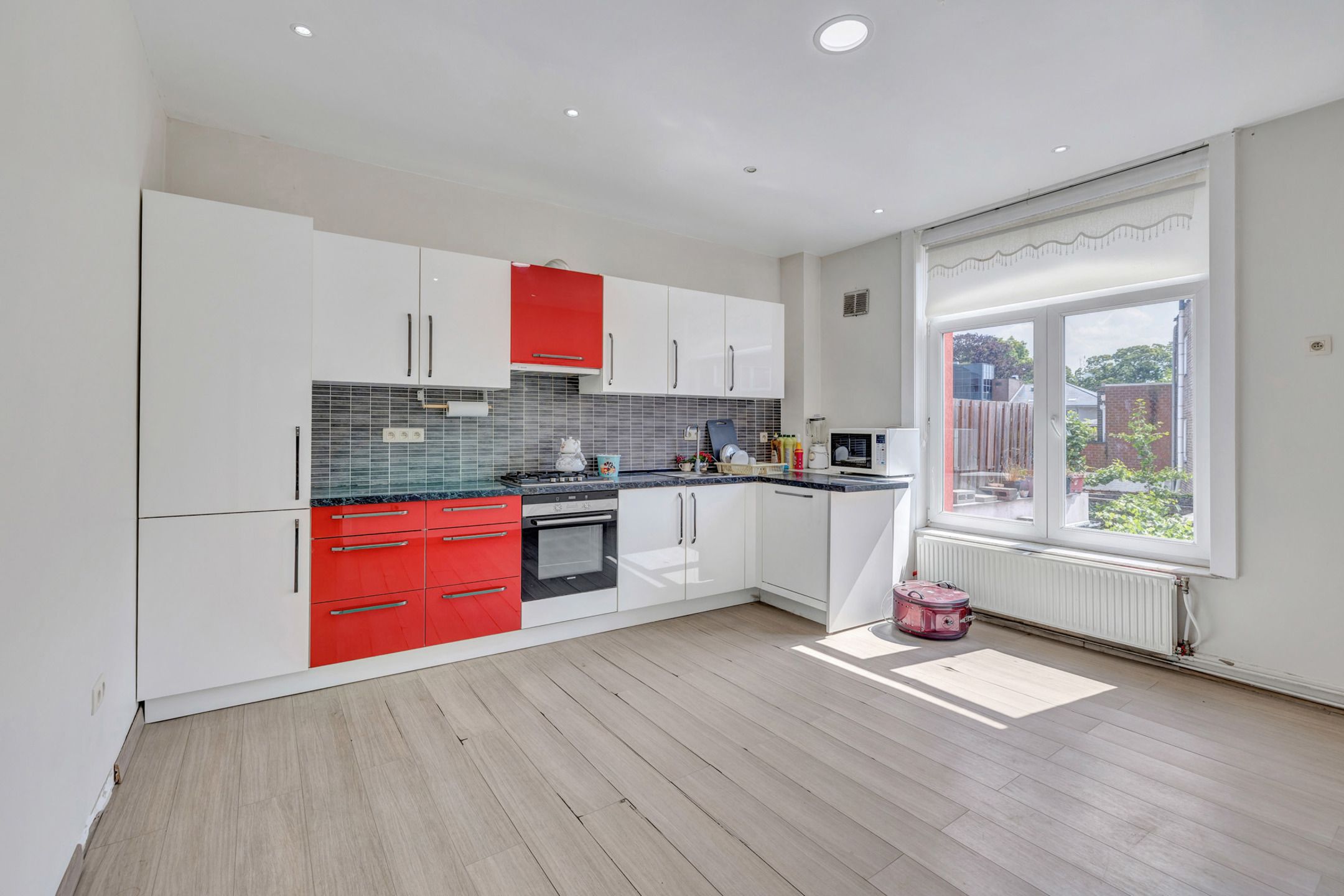 Topinvestering! handelsruimte met ruim triplex appartement  foto 2