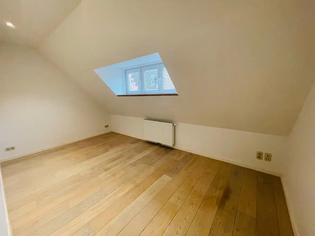 Brugge centrum, Instapklaar degelijk gerenoveerd energiezuinig  lichtrijk woonhuis  met 3 slaapkamers en koer foto 18