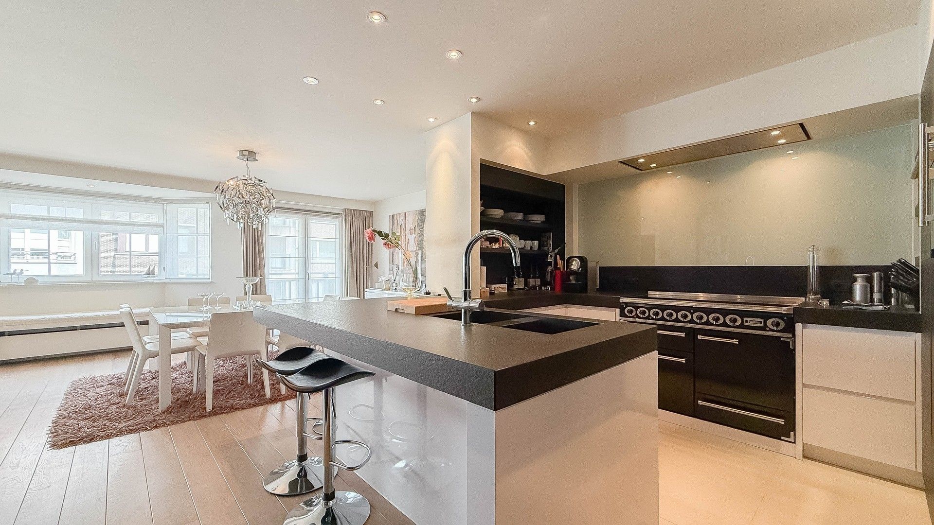 Ruim appartement van 163m² met 11 m² façade in de Dumortierlaan. foto 12